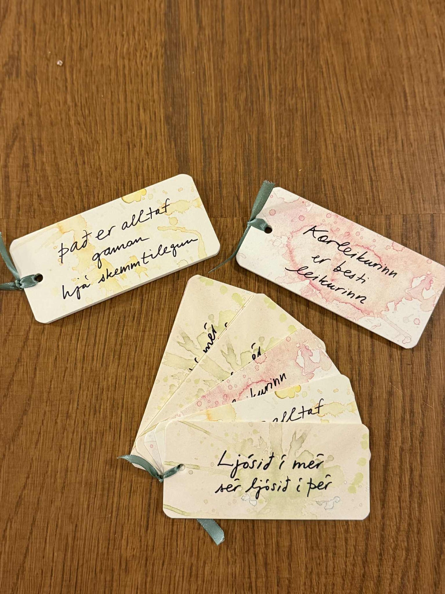 Merkispjöld með kærleiksmolum